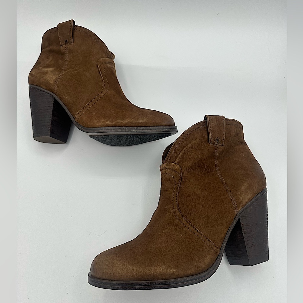 Vince Camuto Ankle Boots Women's 10 Hillsy Brown Nubuck Leather Booties EUC